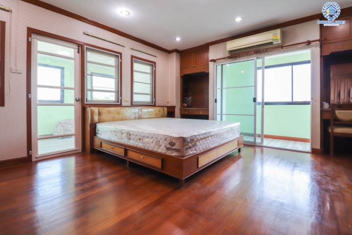 *****ทาวน์เฮ้าส์ 3 ชั้น มือสอง พร้อมอยู่ ม.ศุภารมย์ แจ้งวัฒนะ-ปากเกร็ด หลังมุม เนื้อที่ 31.4 ตร.ว. ฟังก์ชัน 3 ห้องนอน 3 ห้องน้ำ  2 ที่จอดรถพื้นที่ใช้สอย 200 ตร.ม. แถมฟรี เครื่องปรับอากาศ 4 เครื่อง, เครื่องทำน้ำอุ่น 3 เครื่อง และ เครื่องดูดควัน 1 เครื่อง บนทำเลดีที่สุด! เชื่อมต่อถนนหลายเส้น ใกล้เซ็นทรัลแจ้งวัฒนะ ทางด่วน "แจ้งวัฒนะ" และเมืองทองธานี